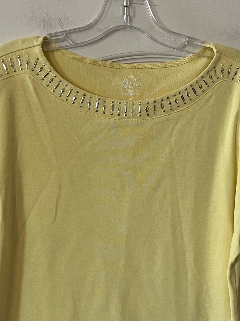 Butter Cream Yellow Short Sleeve Top with Neckline Detail Size XL - Picture 6 of 11